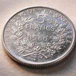 découvrez la valeur actuelle d'une pièce de 5 francs en argent datant de 1960, ses caractéristiques et conseils pour l'estimer correctement.